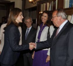 Su Majestad la Reina recibe el saludo del consejero delegado de la Feria de Düsseldorf, Werner Mathias Dornscheidt