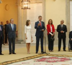 Su Majestad el Rey dirige unas palabras a los deportistas