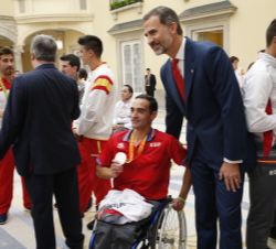 Don Felipe, con Miguel Luque