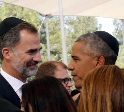 Su Majestad el Rey conversa con el presidente de los Estados Unidos, Barack Obama