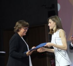 Entrega de los galardones por Su Majestad la Reina