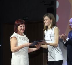 Entrega de los galardones por Su Majestad la Reina