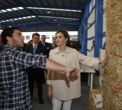 Doña Letizia se interesó por los diferentes proyectos de las distintas áreas de la formación profesional