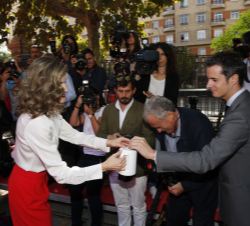La prensa acreditada al acto también participó con sus donativos en el Día de la Banderita