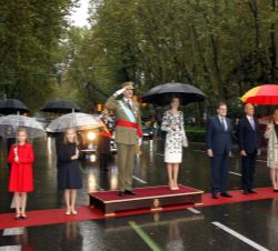 Los Reyes, la Princesa de Asturias, la Infanta Doña Sofía, el presidente del Gobierno en funciones, el ministro de Defensa en funciones, la presidenta