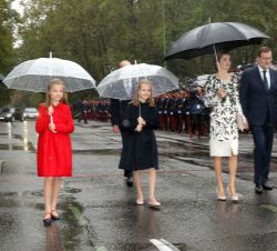 La Reina, la Princesa de Asturias y la Infanta Doña Sofía, acompañadas por el presidente del Gobierno en funciones