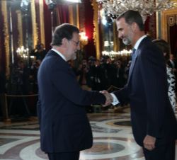 Sus Majestades los Reyes reciben el saludo del presidente del Gobierno en funciones, Mariano Rajoy