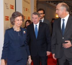 Doña Sofía, con el subsecretario de Educación, Cultura y Deporte, Fernando Benzo; el presidente de la Fundación de Música Ferrer-Salat, Sergi Ferrer-S