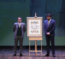 Entrega del premio en categoría individual a Pablo Martínez Lage, coordinador del Grupo de Estudio de Conducta y Demencias de la Sociedad Española de 