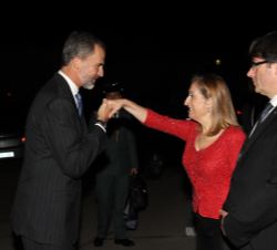 Su Majestad el Rey recibe el saludo de la presidenta del Congreso de los Diputados, Ana Pastor