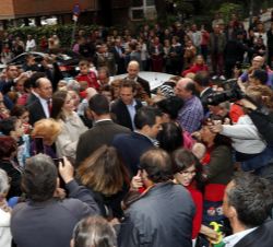 Su Majestad la Reina a la salida de la Confederación Salud Mental España