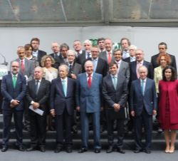 Fotografía de grupo con los patronos de la Fundación