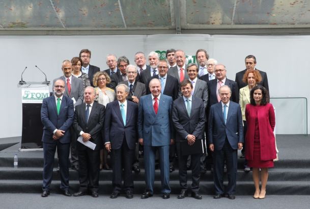 Fotografía de grupo con los patronos de la Fundación