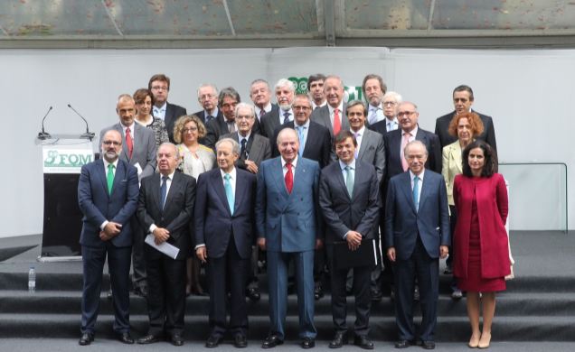Fotografía de grupo con los patronos de la Fundación