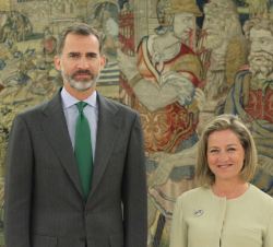 Don Felipe junto a Ana María Oramas González-Moro, representante de Coalición Canaria-Partido Nacionalista Canario