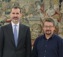Don Felipe junto al representante de En Comú Podem-Guayem el Canvi, Francesc Xavier Domènech Sampere