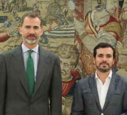 Don Felipe junto a Alberto Garzón Espinosa, representante de Izquierda Unida
