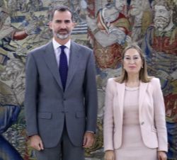 Su Majestad el Rey junto a la presidenta del Congreso de los Diputados, Ana Pastor, en la audiencia en la que le comunicó la lista de los representant