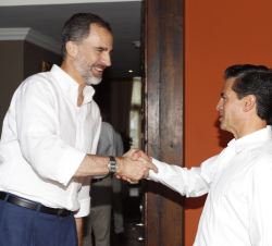 Saludo entre Su Majestad el Rey y el Presidente de los Estados Unidos Mexicanos, Enrique Peña Nieto
