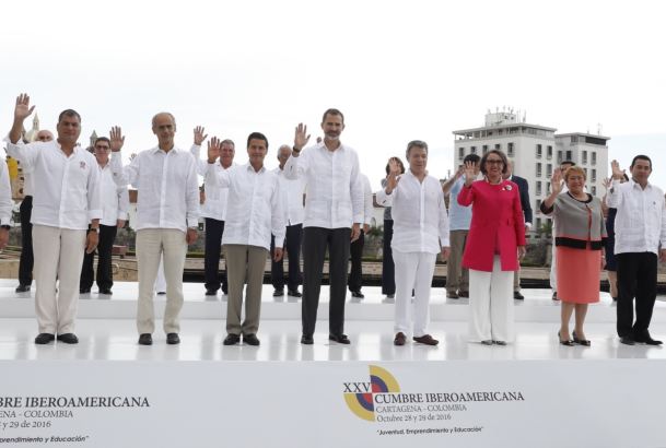 Su Majestad el Rey en la fotografía oficial de la XXV Cumbre Iberoamericana de Jefes de Estado y de Gobierno