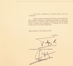 Real Decreto con el nombramiento de Mariano Rajoy Brey como presidente del Gobierno firmado por Su Majestad el Rey y la presidenta del Congreso de los