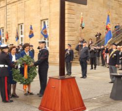 Dos viudas de la Hermandad de Veteranos durante el acto de Homenaje a los que dieron su vida por España