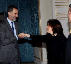 Su Majestad el Rey recibe el saludo de la vicepresidenta del Gobierno y ministra de la Presidencia y para las Administraciones Territoriales, Soraya S