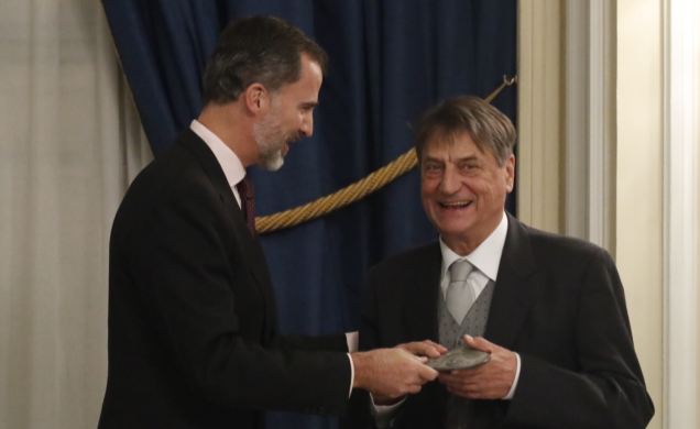 Su Majestad el Rey entrega el Premio "Francisco Cerecedo de Periodismo" a Claudio Magris
