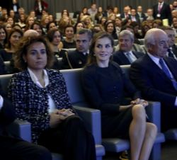Doña Letizia, en la primera fila de asientos del auditorio.