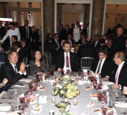 El Rey en la mesa presidencial