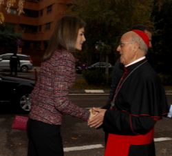 Su Majestad la Reina recibe el saludo del cardenal arzobispo de Valladolid, presidente de la Conferencia Episcopal Española