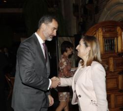 Su Majestad el Rey recibe el saludo de la presidenta del Congreso de los Diputados, Ana Pastor