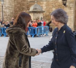Su Majestad la Reina Doña Sofía recibe el saludo de la presidenta de las Illes Balears, Francina Armengol