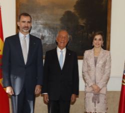 Sus Majestades los Reyes, con el Presidente de la República Portuguesa