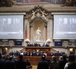 Vista general de la Asamblea de la República durante la interpretación de los Himnos Nacionales