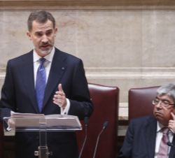 Su Majestad el Rey durante su intervención en la Asamblea de la República