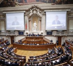 Vista general de la Asamblea de la República durante la intervención de Su Majestad el Rey