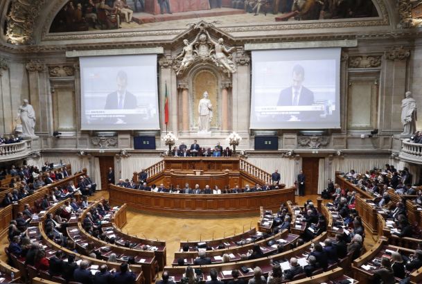 Vista general de la Asamblea de la República durante la intervención de Su Majestad el Rey