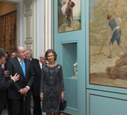 Sus Majestades los Reyes Don Juan Carlos y Doña Sofía, con el presidente del Consejo de Administración del Patrimonio Nacional, Alfredo Pérez de Armiñ