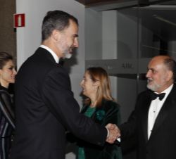 Don Felipe recibe el saludo del presidente del Tribunal Constitucional, Francisco Pérez de los Cobos