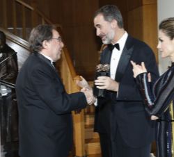 Don Felipe entrega a Francesc de Carreras el Premio "Mariano de Cavia"
