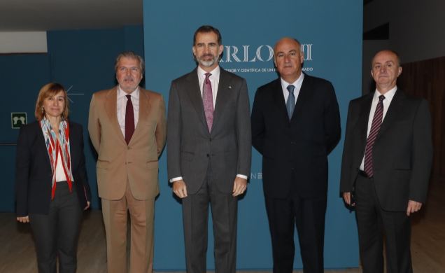 Su Majestad el Rey junto al ministro de Educación, Cultura y Deporte, el secretario de Estado de Cultura, el director del Museo Arqueológico Nacional 