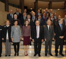 Doña Letizia, con los asistentes a la reunión del Patronato de la Fundación de Ayuda contra la Drogadicción
