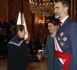 Saludo de Sus Majestades los Reyes a los miembros de las Comisiones Militares