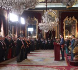 Don Felipe dirige unas palabras a los representates de las Fuerzas Armadas y la Guardia Civil 