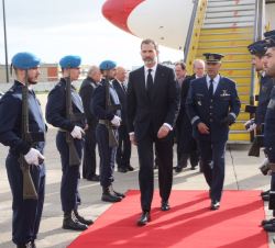 Su Majestad el Rey a su llegada a la República Portuguesa