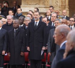 Su Majestad el Rey durante las ceremonias fúnebres de estado en memoria del expresidente de la República Portuguesa, Mario Soares