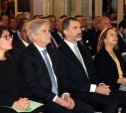 Don Felipe durante el desarrollo del acto en el Salón Real del Hotel Ritz