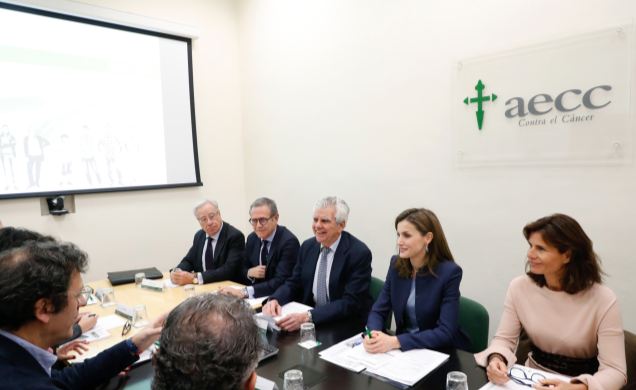 Doña Letizia, durante la reunión de trabajo en la Asociación Española Contra el Cáncer