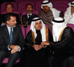 Su Majestad el Rey en primera fila de asientos en el salón de actos del King Abdullah City for Atomic and Renewable Energy KACARE